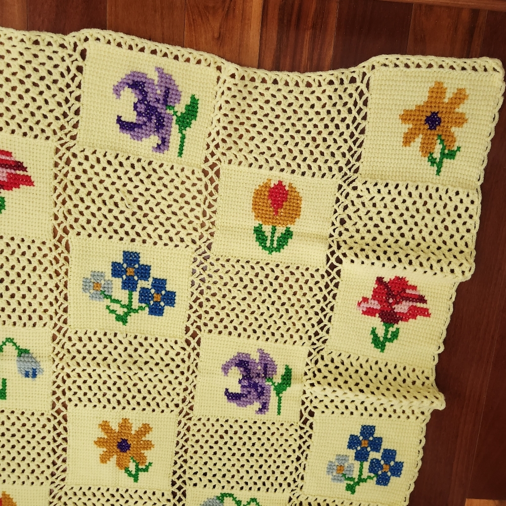 Vintage Crochet Afghan Flower Garden Sofa Spring Throw Blanket - Picture 5 of 9